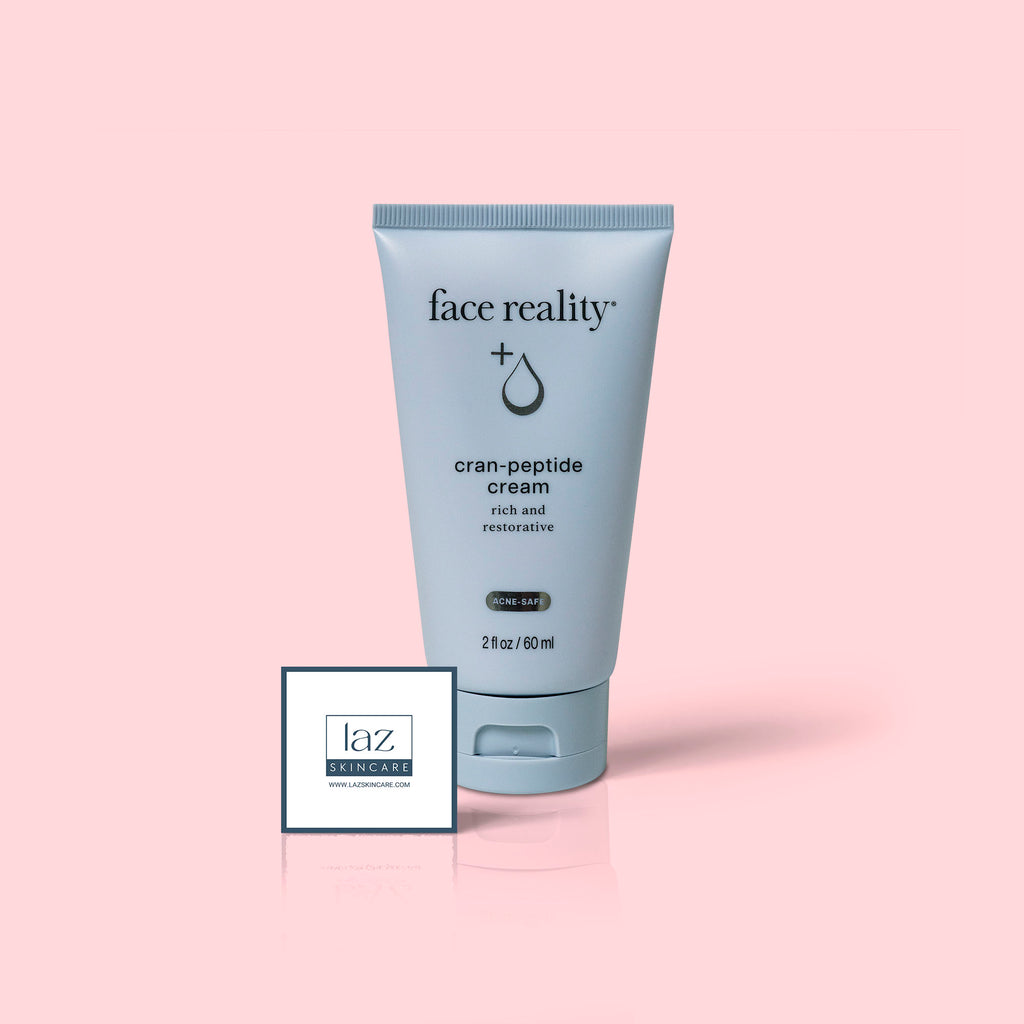 aplikacja serum z peptydami na twarz