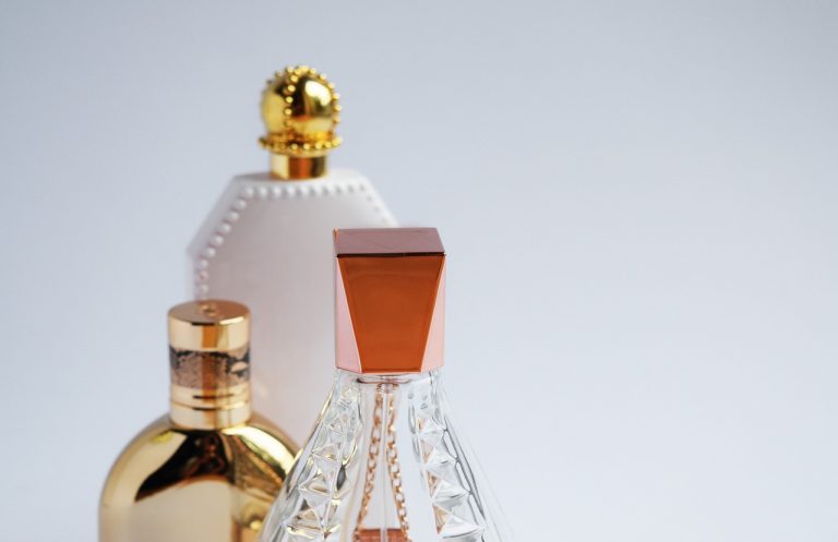 Czym są perfumy niszowe i dlaczego warto się do nich przekonać?